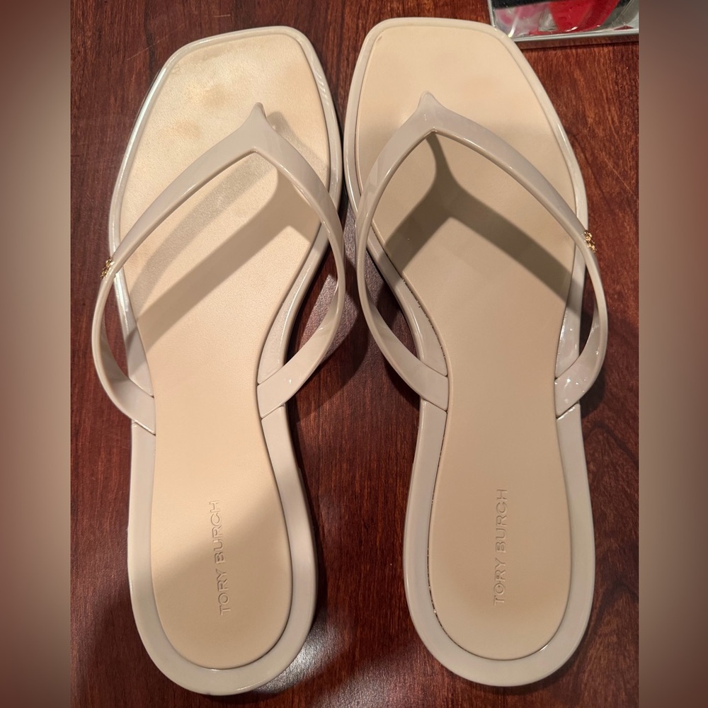 Tory Burch Nude Thin-Strap Flip Flop Sandals with Gold Logo - Picture 4 of 6